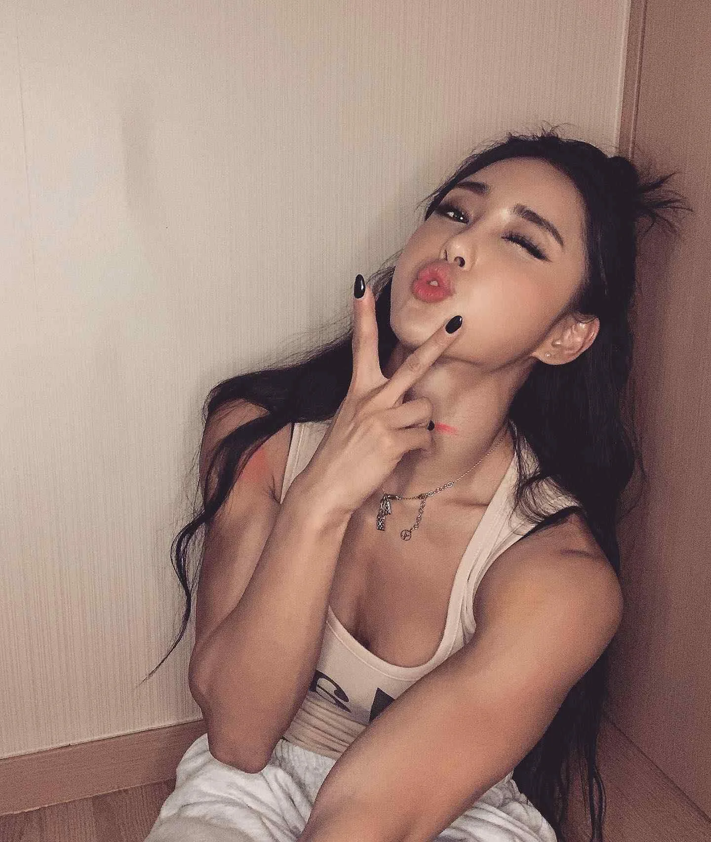 Song A Reum (Physical 100) - song-a-reum-physical-100-7.webp